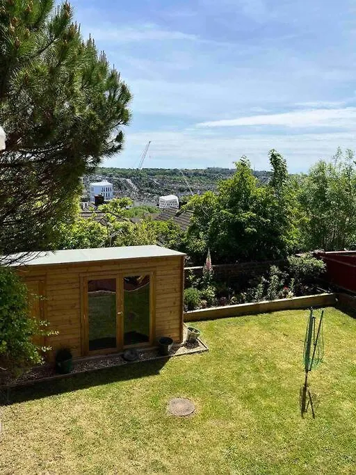 2 Bedroom House With Lovely Garden And Views Brighton